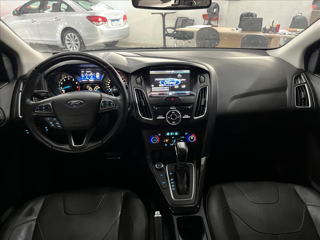 FORD Focus Hatch - Foto