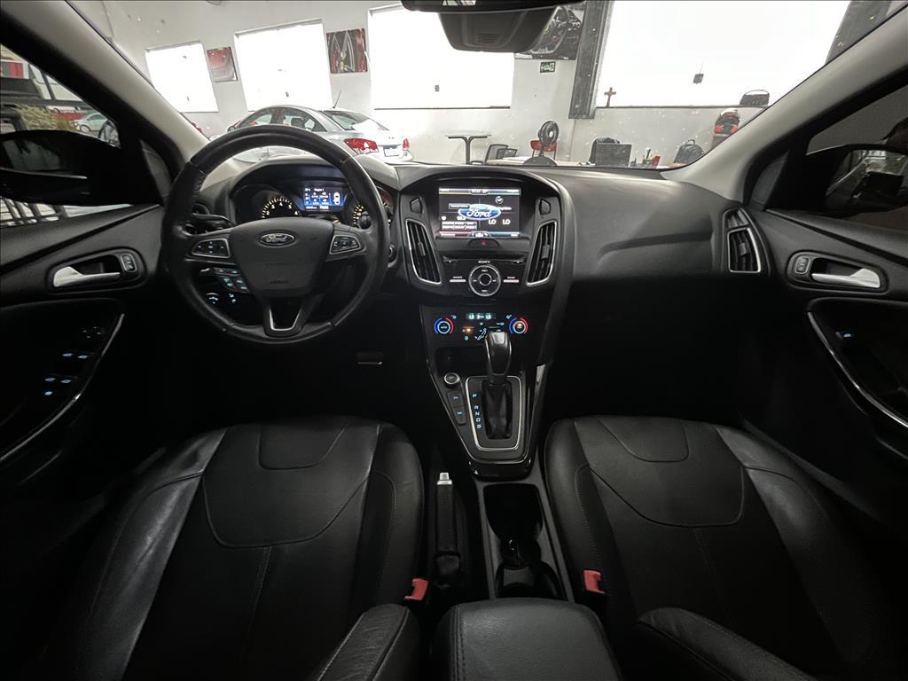 FORD Focus Hatch - Foto