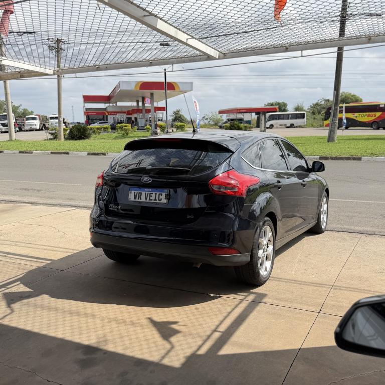 FORD Focus Hatch - Foto
