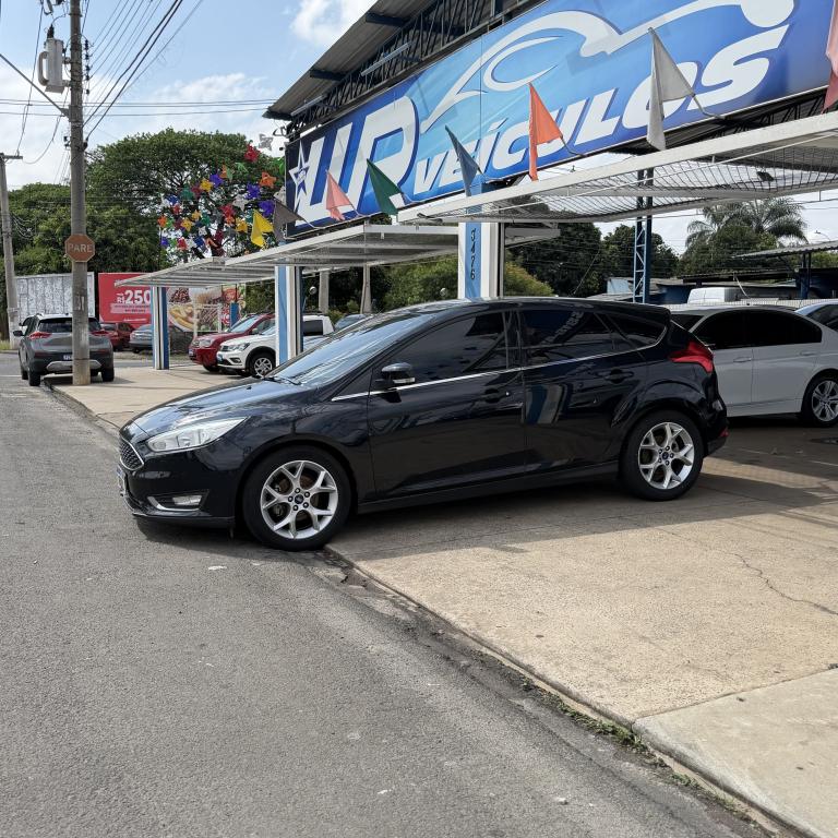 FORD Focus Hatch - Foto