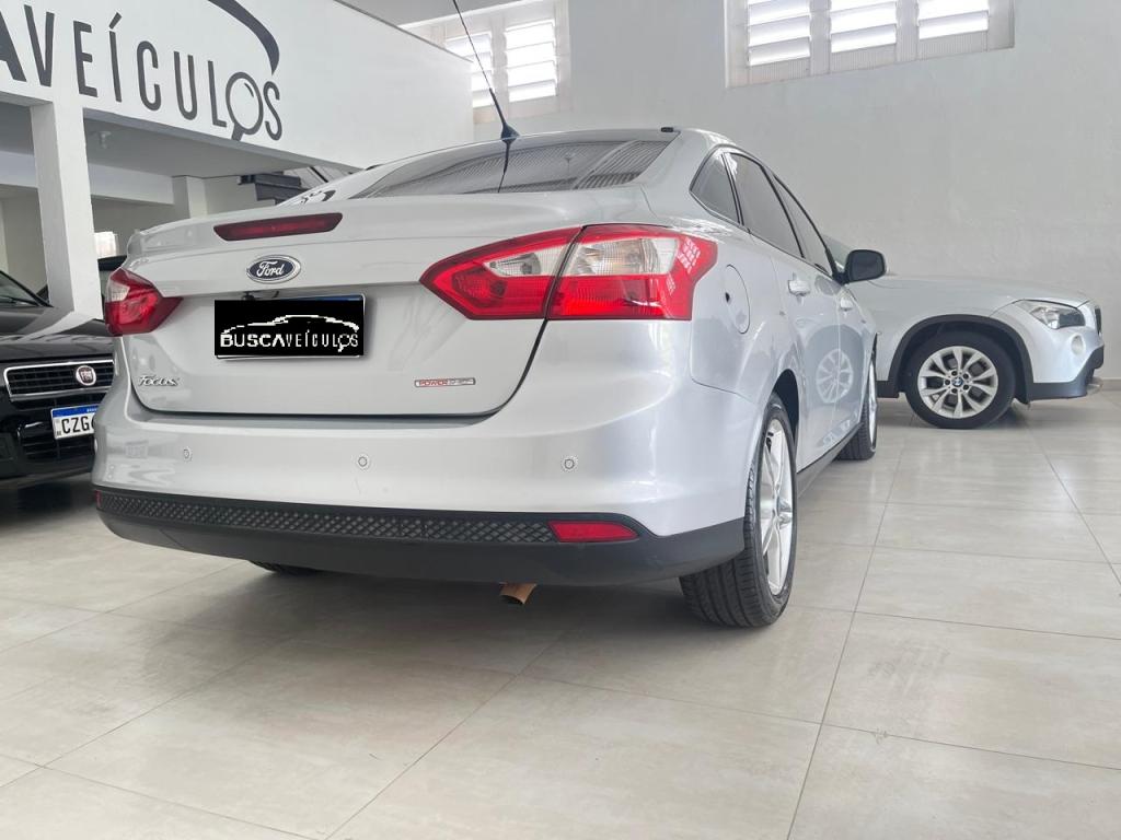 FORD Focus Sedan - Foto