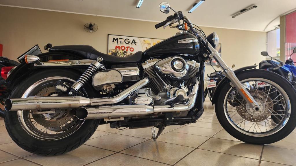 HARLEY DAVIDSON Dyna Super Glide Custom