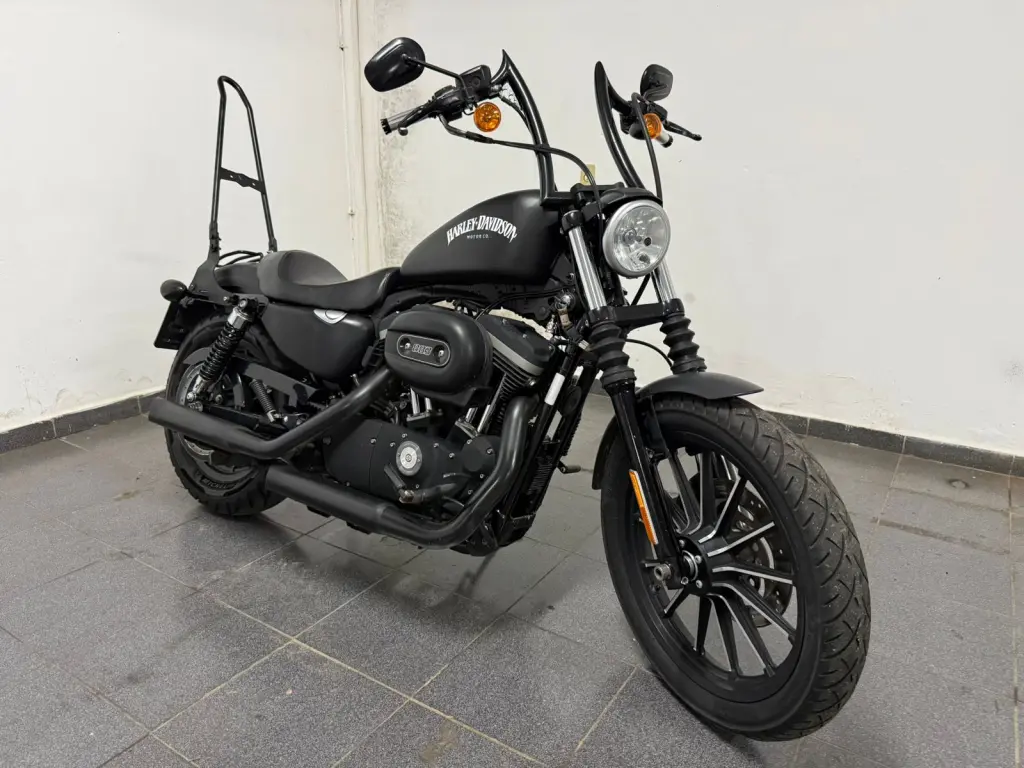 HARLEY DAVIDSON Sportster XL 883 - Foto
