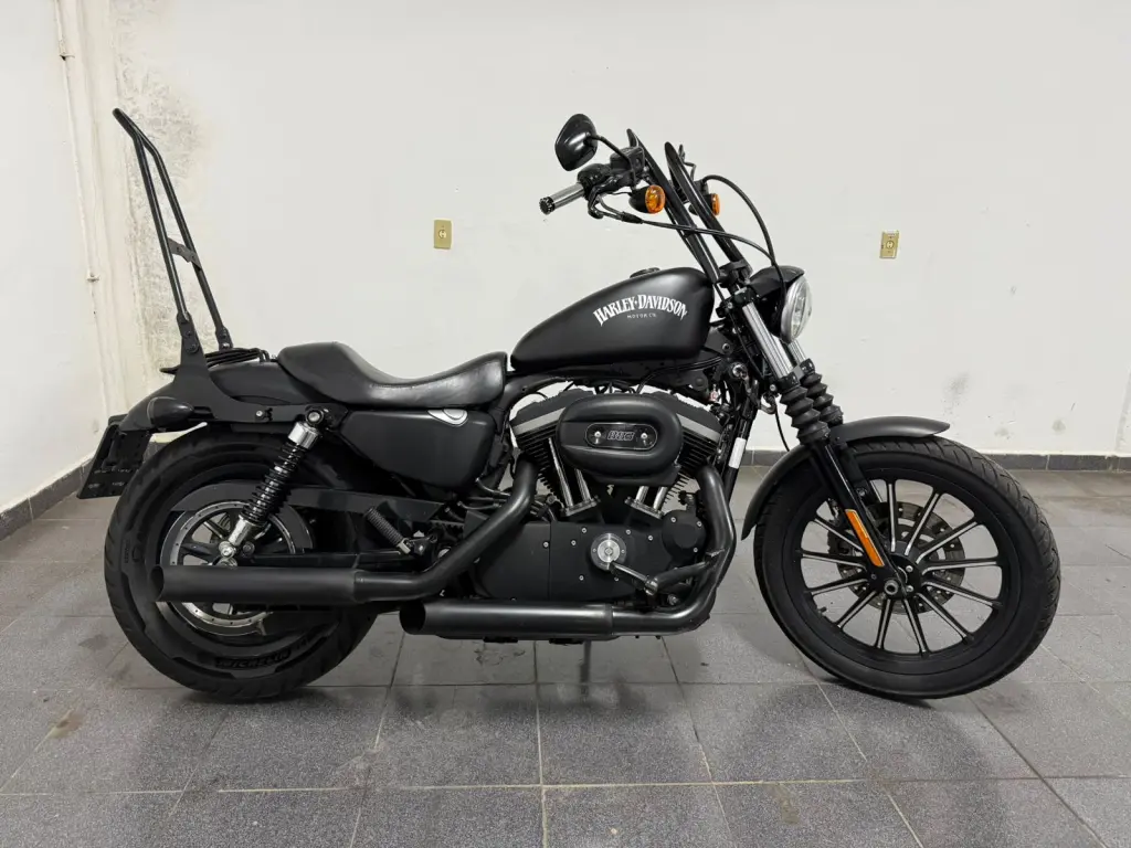 HARLEY DAVIDSON Sportster XL 883 - Foto