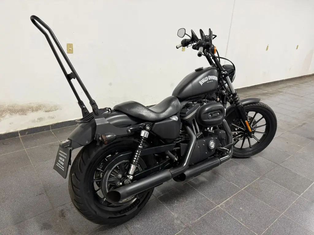 HARLEY DAVIDSON Sportster XL 883 - Foto