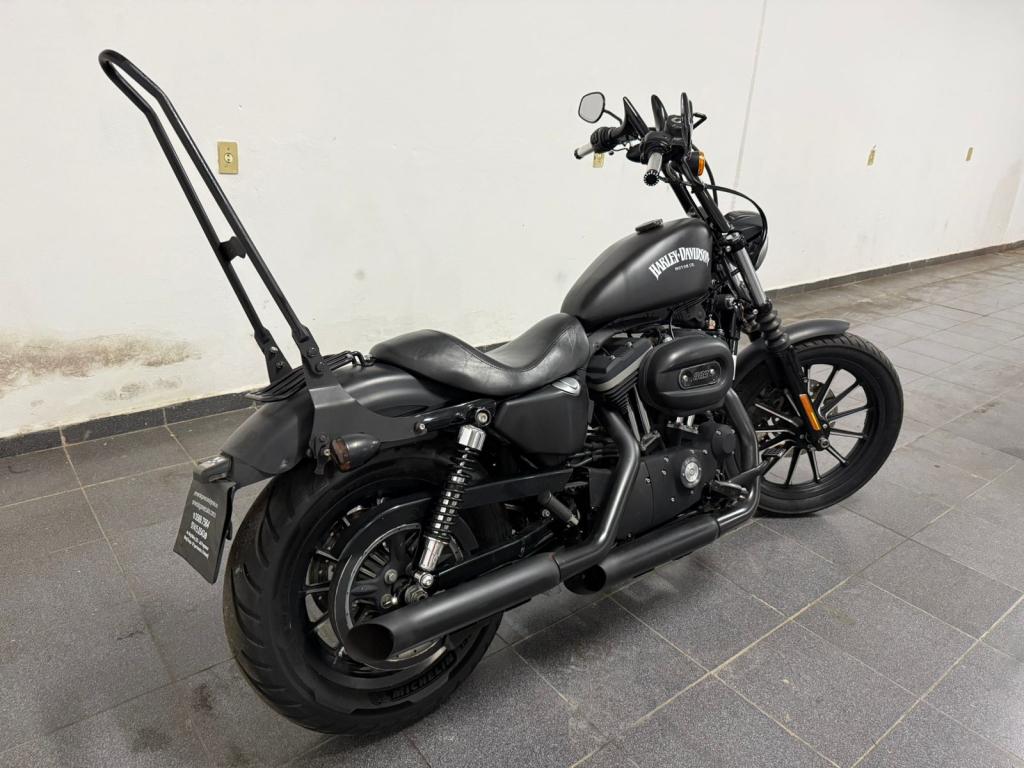 HARLEY DAVIDSON Sportster XL 883 - Foto