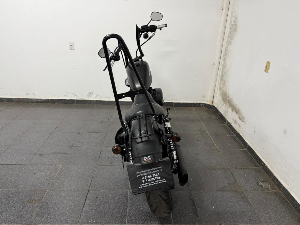 HARLEY DAVIDSON Sportster XL 883 - Foto