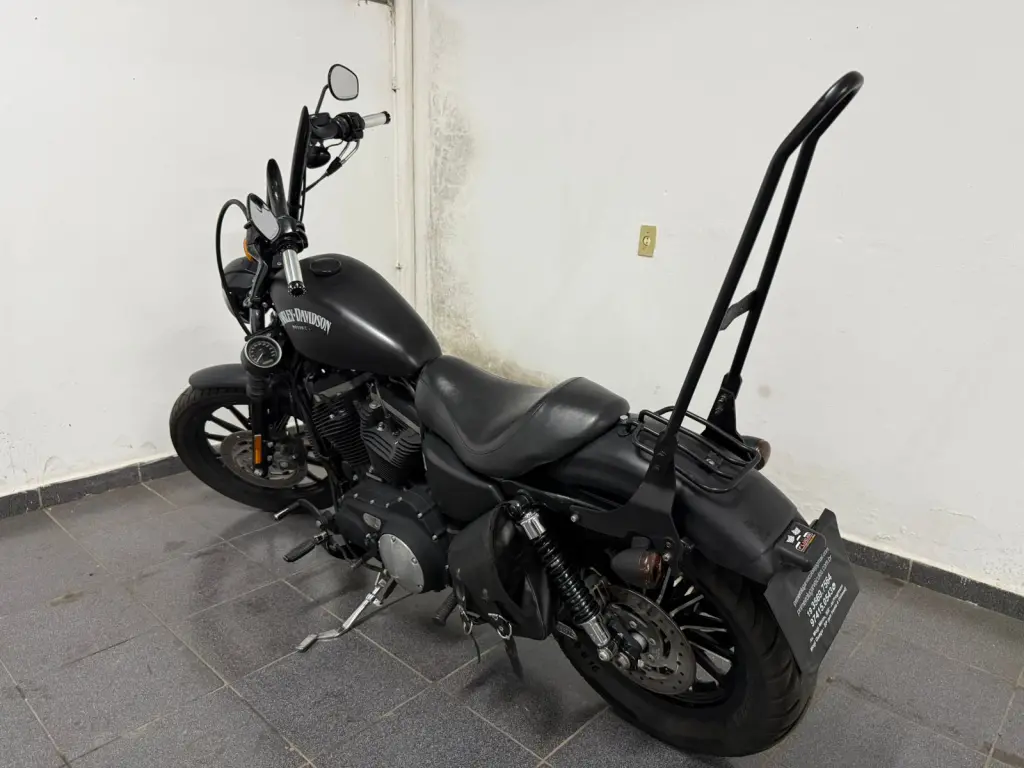 HARLEY DAVIDSON Sportster XL 883 - Foto