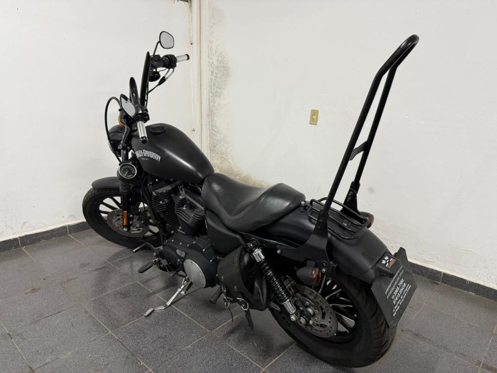 HARLEY DAVIDSON Sportster XL 883 - Foto