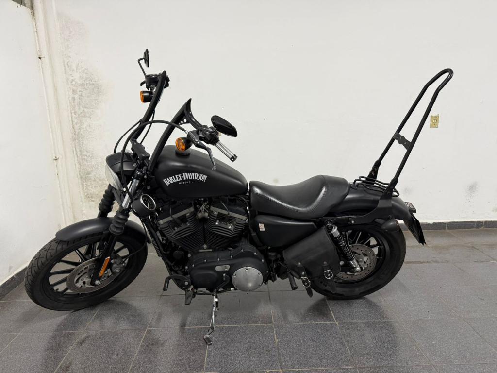 HARLEY DAVIDSON Sportster XL 883 - Foto