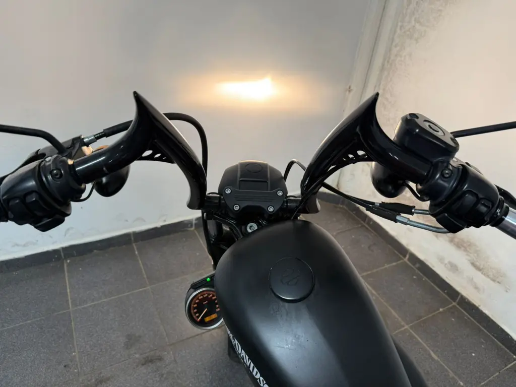 HARLEY DAVIDSON Sportster XL 883 - Foto