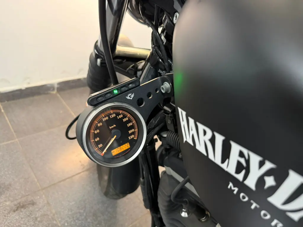 HARLEY DAVIDSON Sportster XL 883 - Foto