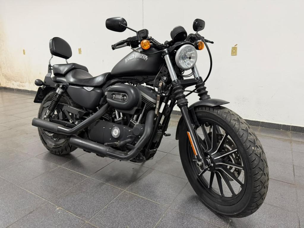 HARLEY DAVIDSON Sportster XL 883 - Foto