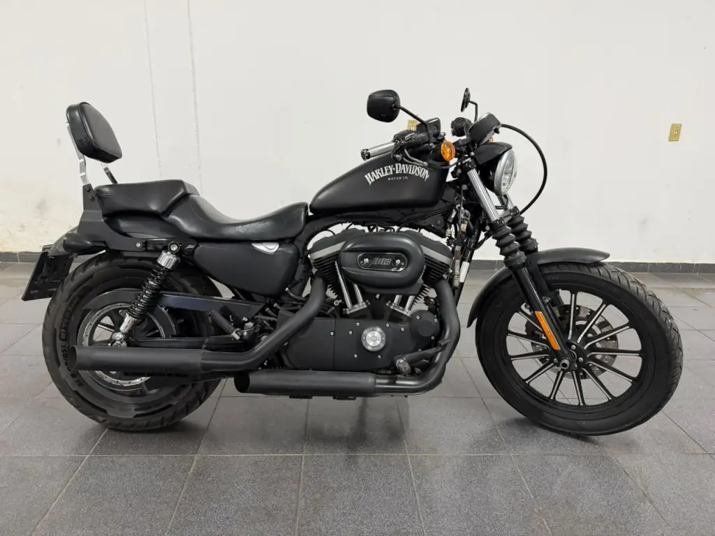 HARLEY DAVIDSON Sportster XL 883 - Foto