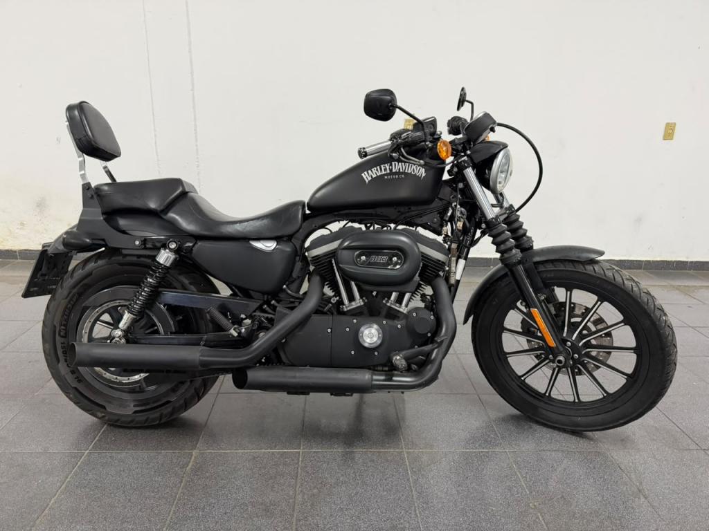 HARLEY DAVIDSON Sportster XL 883 - Foto