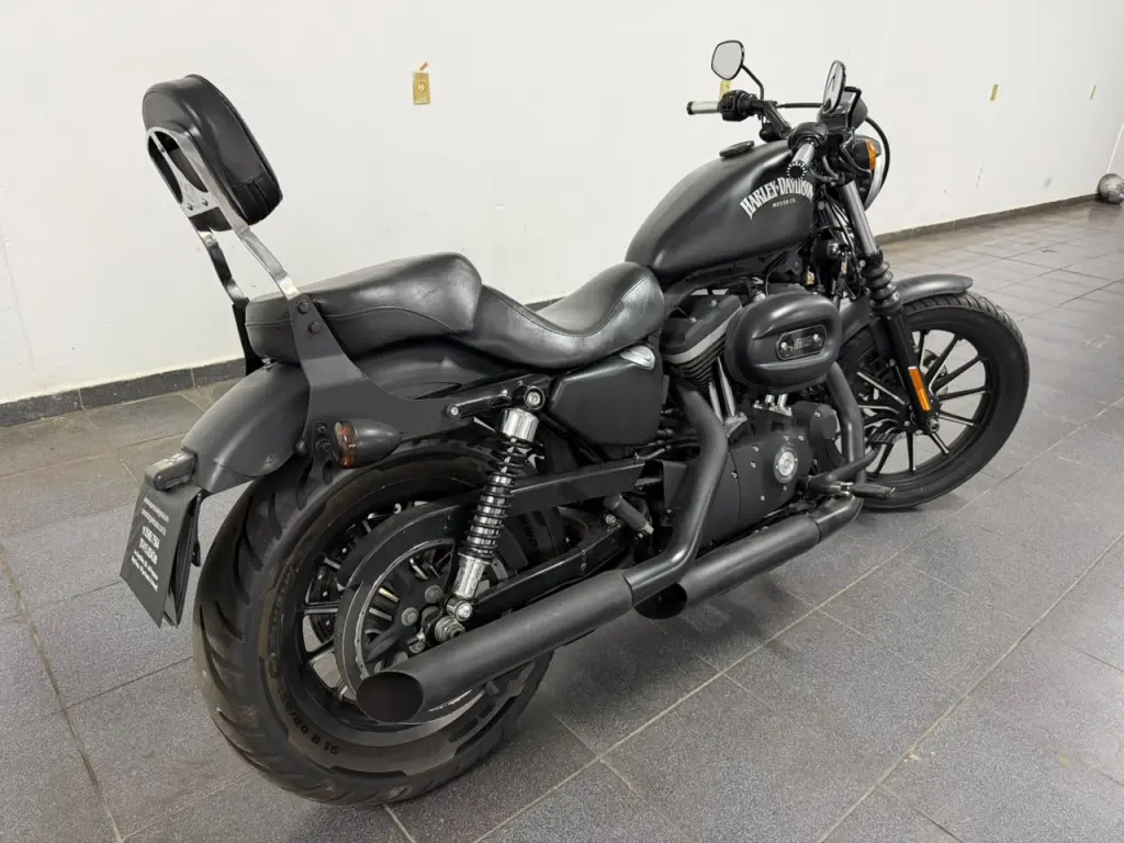 HARLEY DAVIDSON Sportster XL 883 - Foto