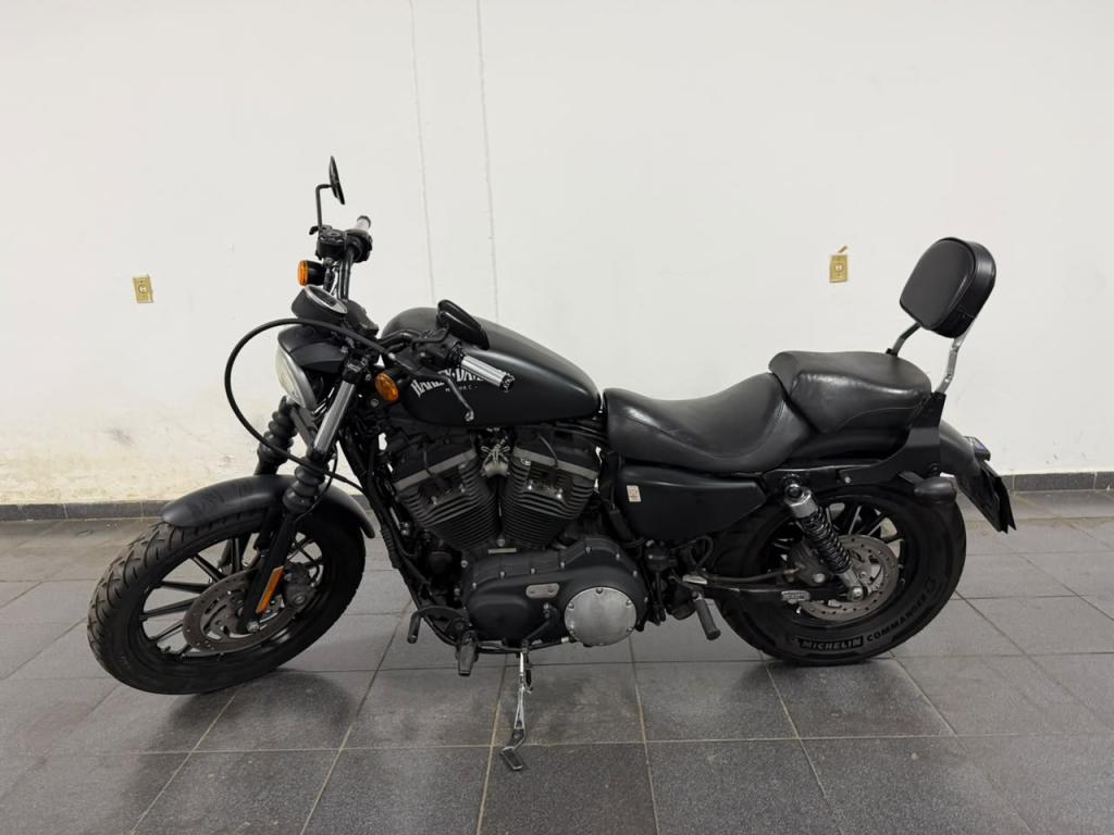 HARLEY DAVIDSON Sportster XL 883 - Foto