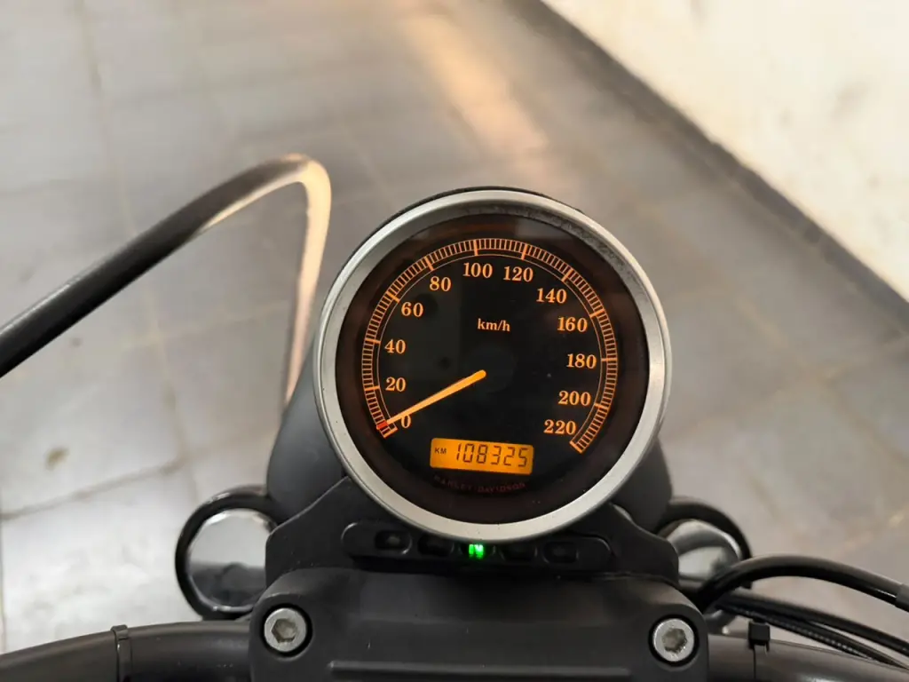 HARLEY DAVIDSON Sportster XL 883 - Foto