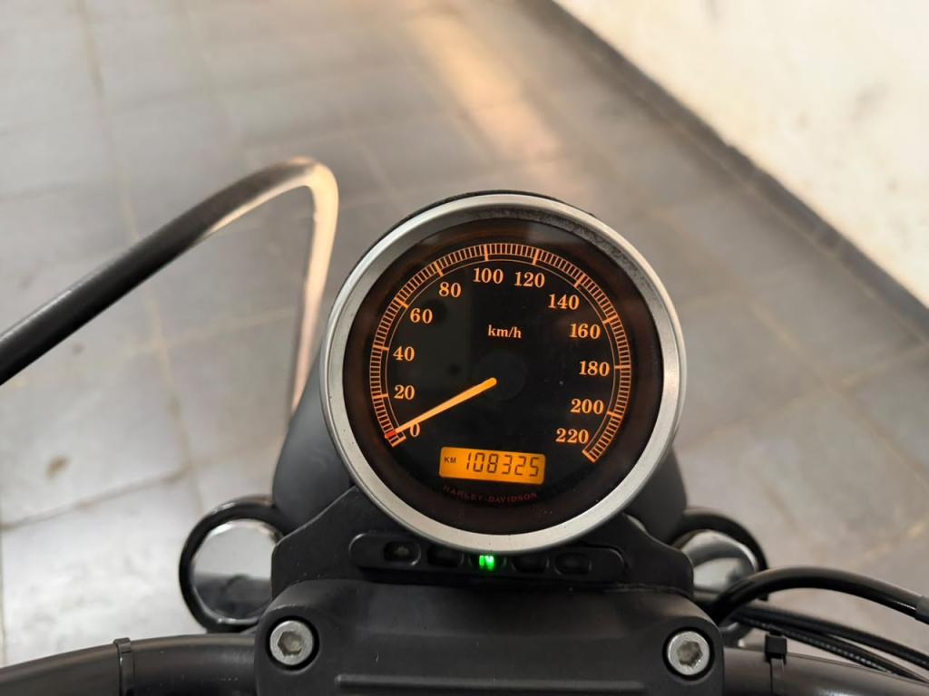 HARLEY DAVIDSON Sportster XL 883 - Foto