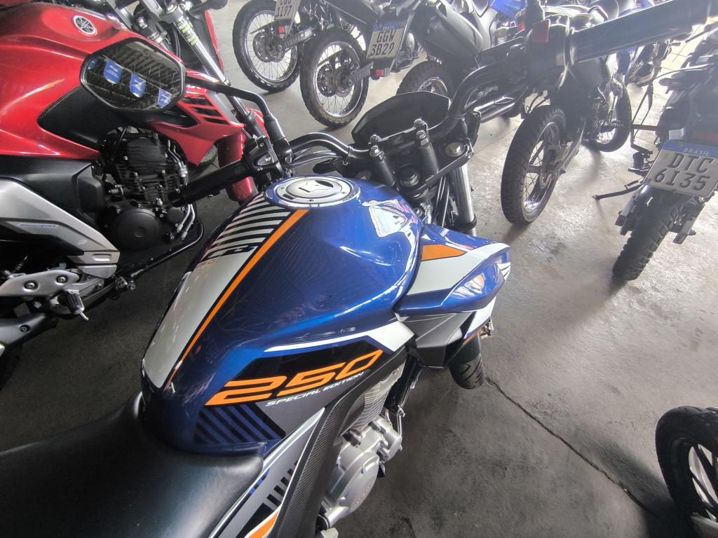 HONDA CB 250 F Twister - Foto