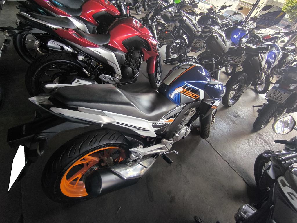 HONDA CB 250 F Twister - Foto