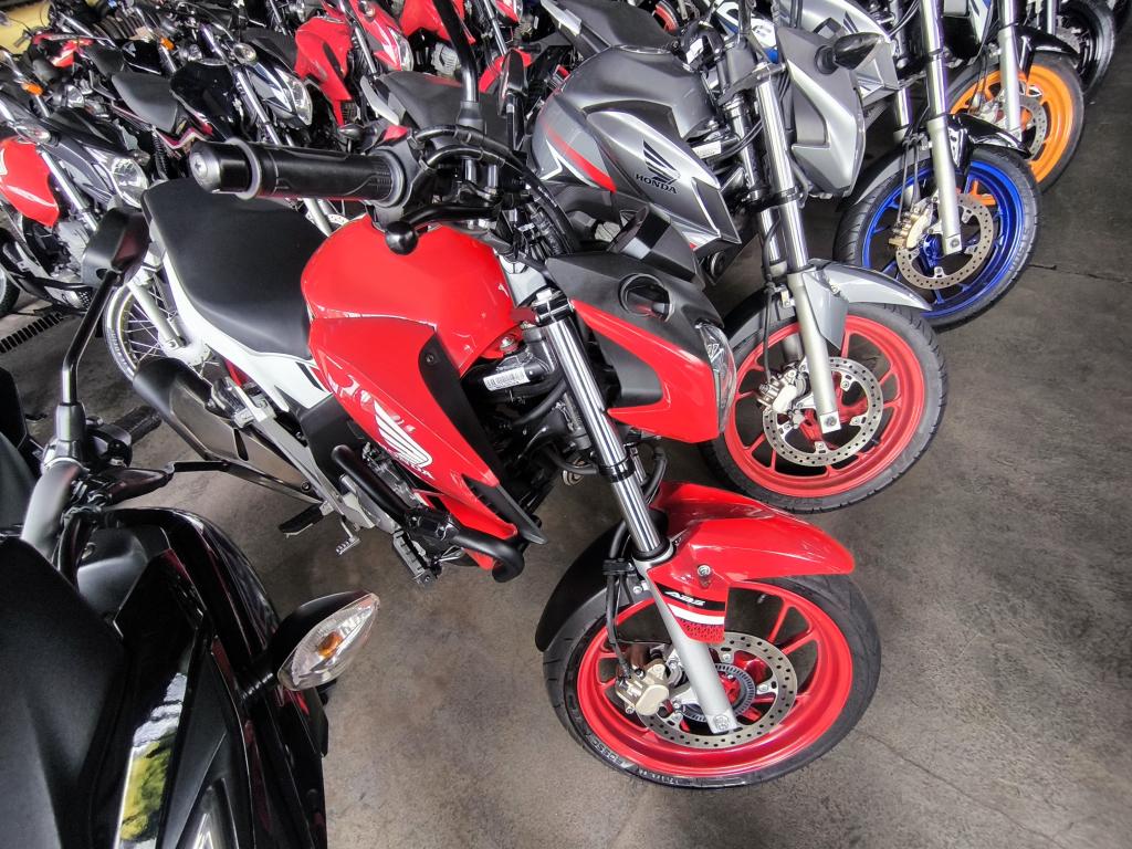 HONDA CB 250 F Twister - Foto