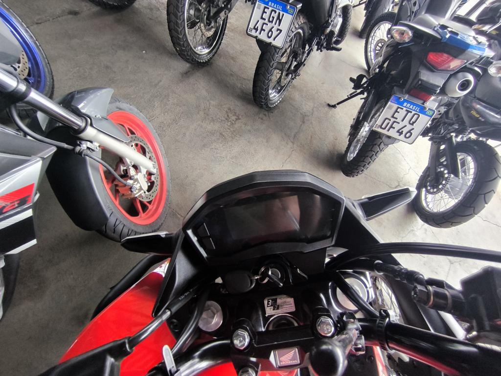 HONDA CB 250 F Twister - Foto