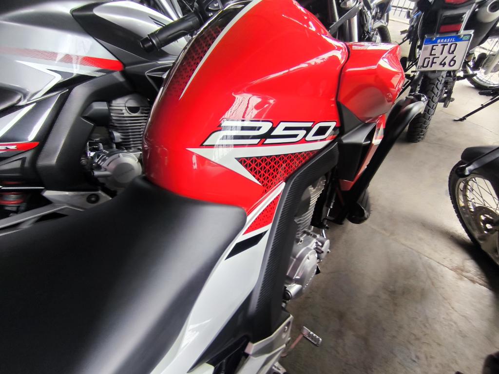 HONDA CB 250 F Twister - Foto