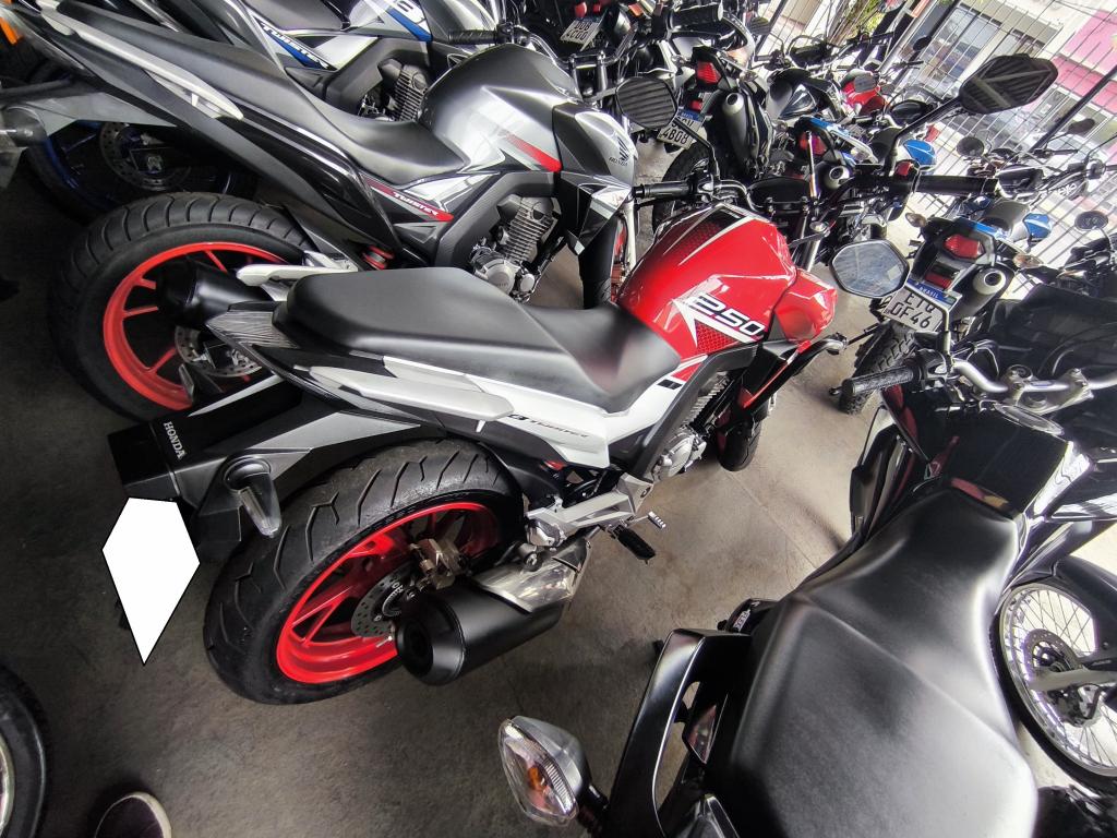 HONDA CB 250 F Twister - Foto