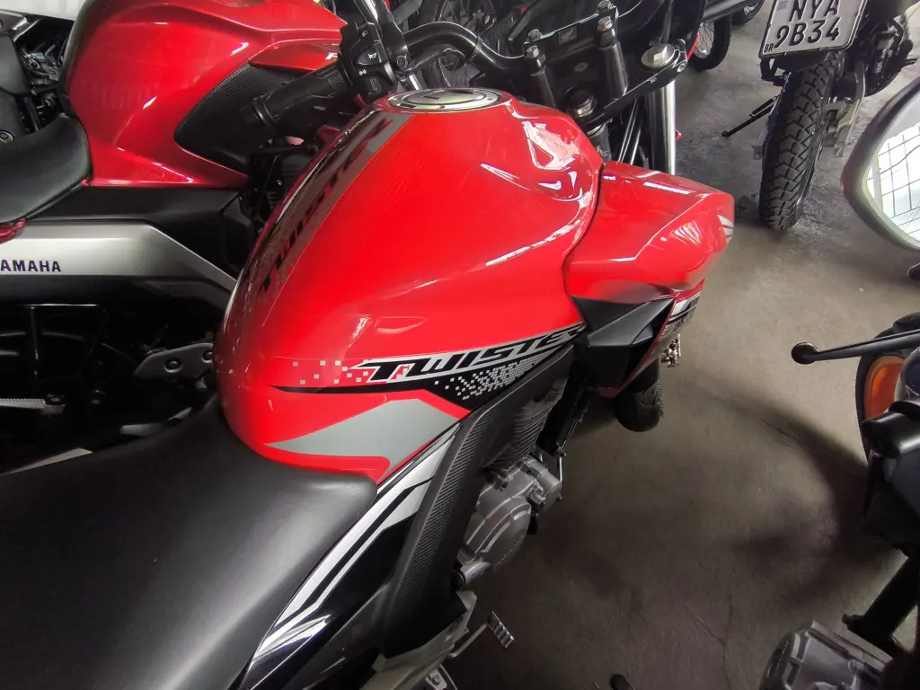 HONDA CB 250 F Twister - Foto