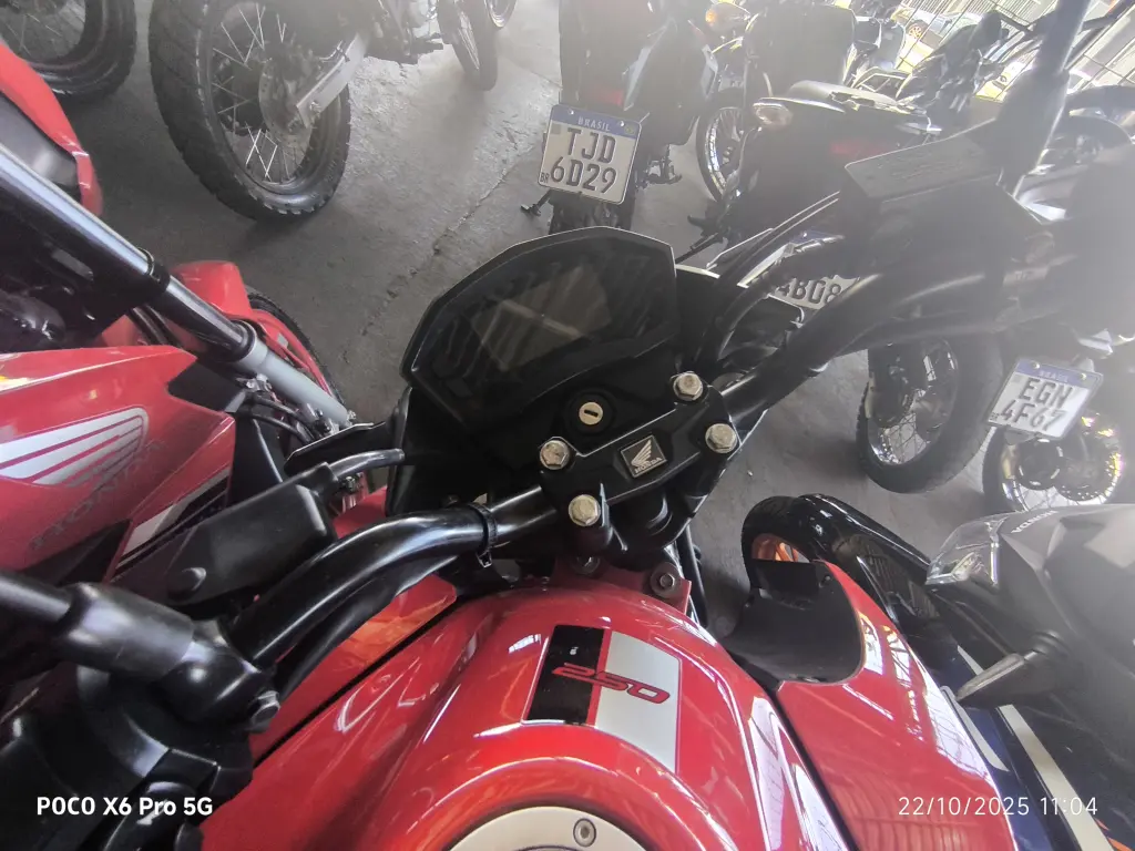 HONDA CB 250 F Twister - Foto