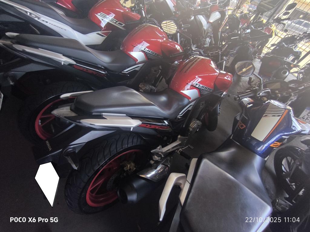 HONDA CB 250 F Twister - Foto