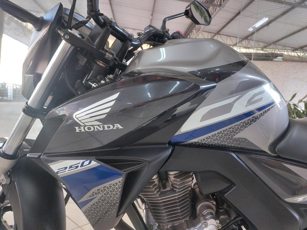 HONDA CB 250 F Twister - Foto