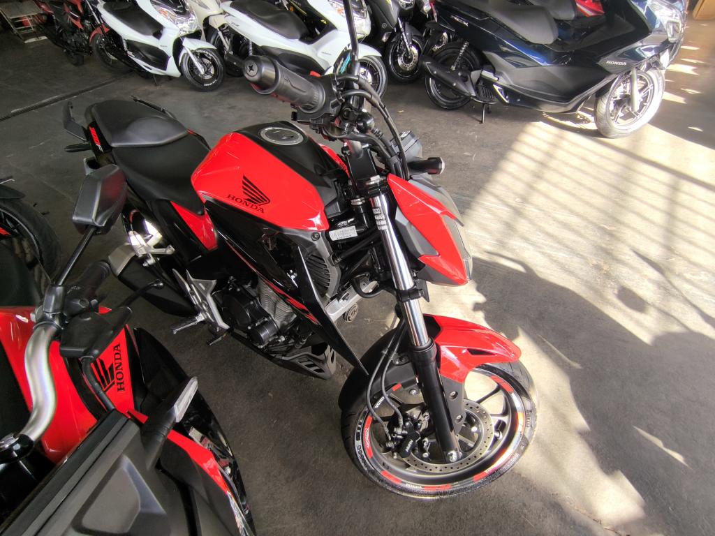 HONDA CB 300 F Twister - Foto