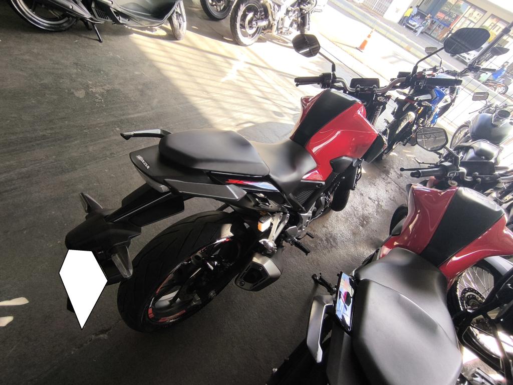 HONDA CB 300 F Twister - Foto
