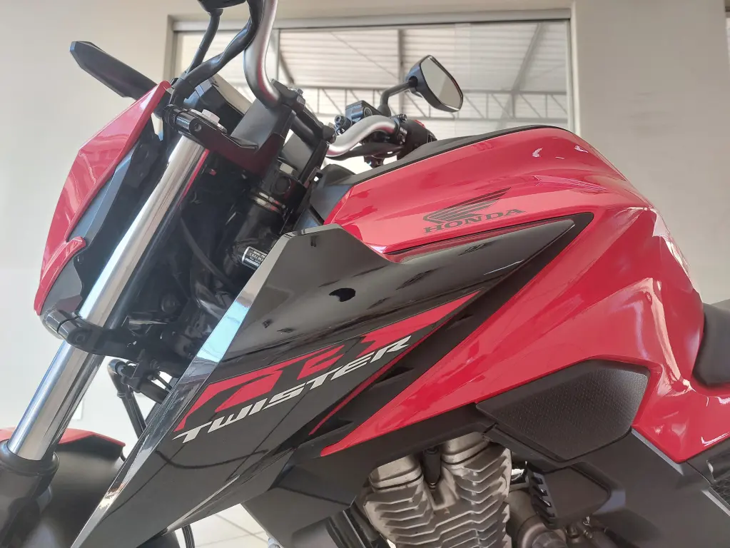 HONDA CB 300 F Twister - Foto