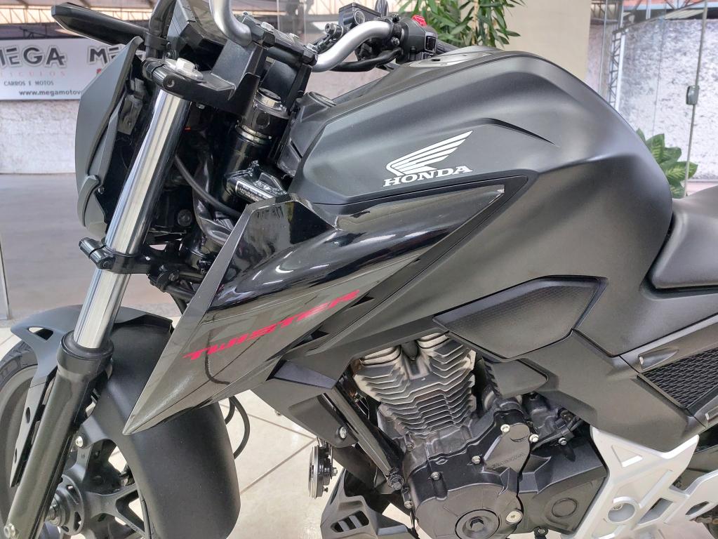 HONDA CB 300 F Twister - Foto