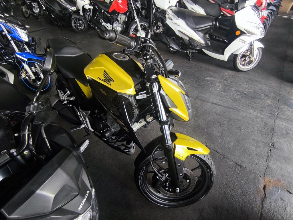 HONDA CB 300 F Twister