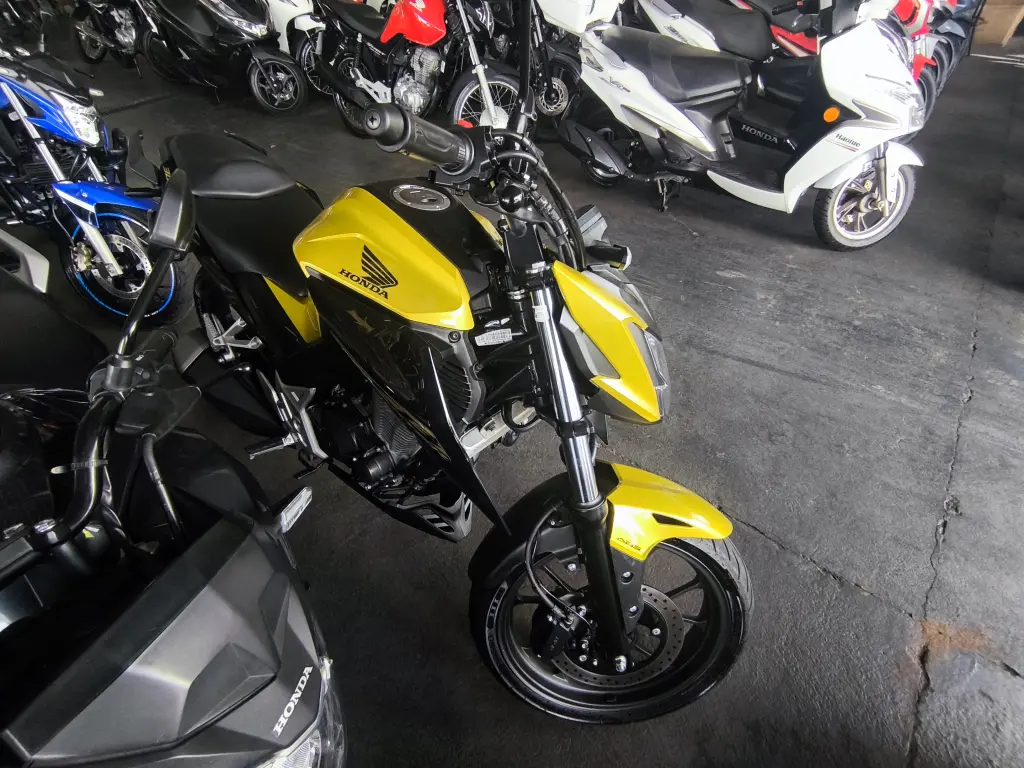 HONDA CB 300 F Twister