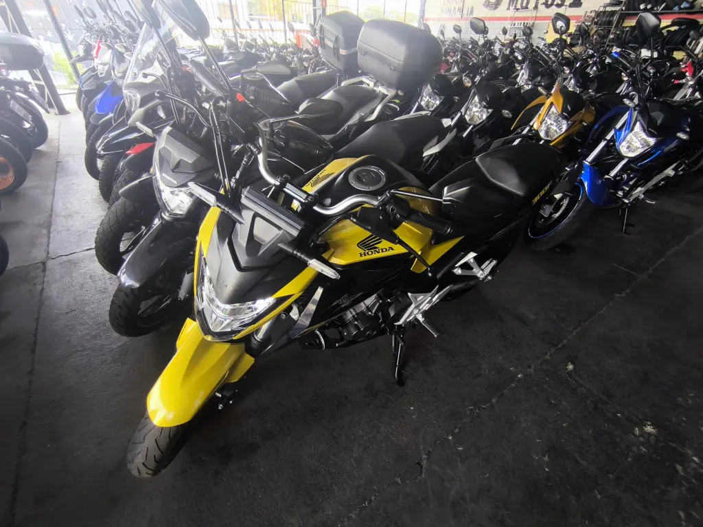 HONDA CB 300 F Twister - Foto