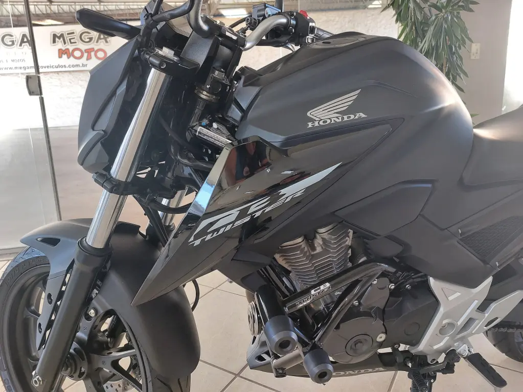 HONDA CB 300 F Twister