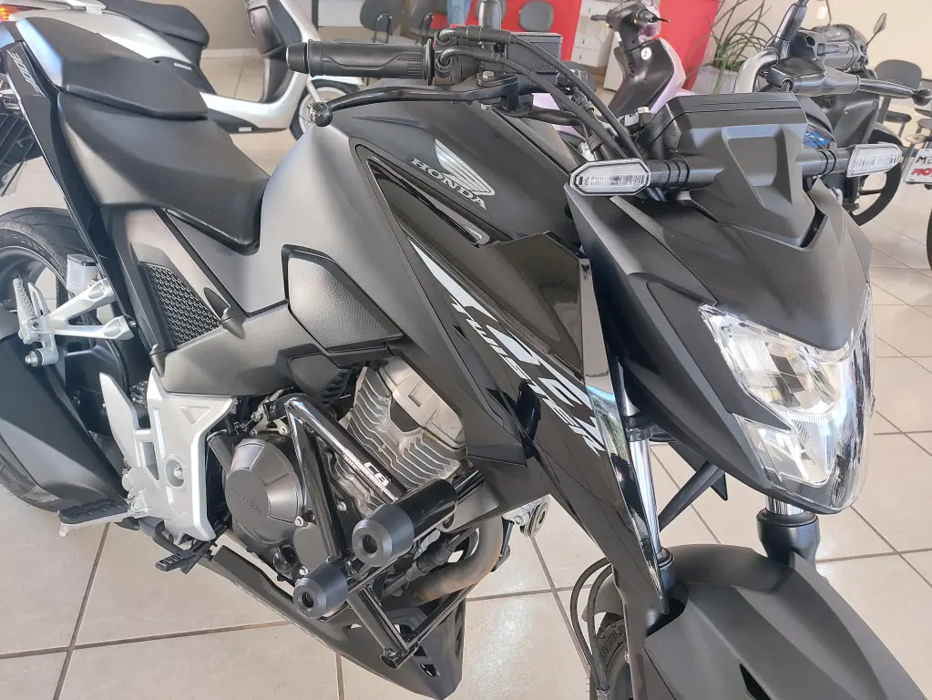 HONDA CB 300 F Twister - Foto