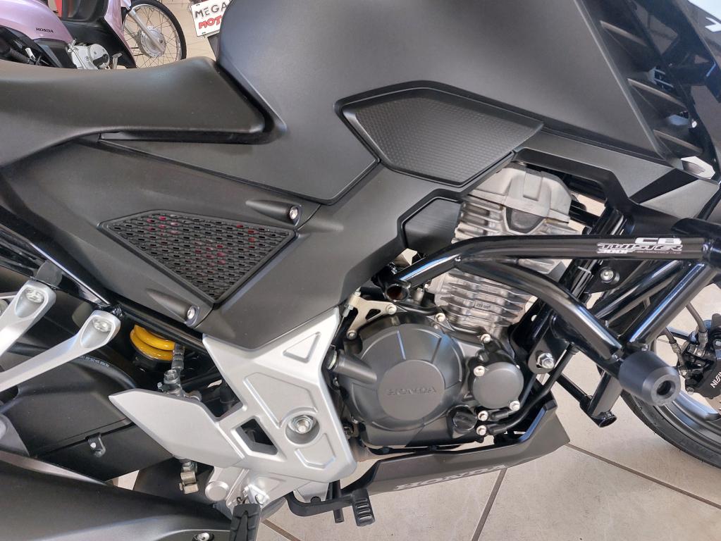 HONDA CB 300 F Twister - Foto