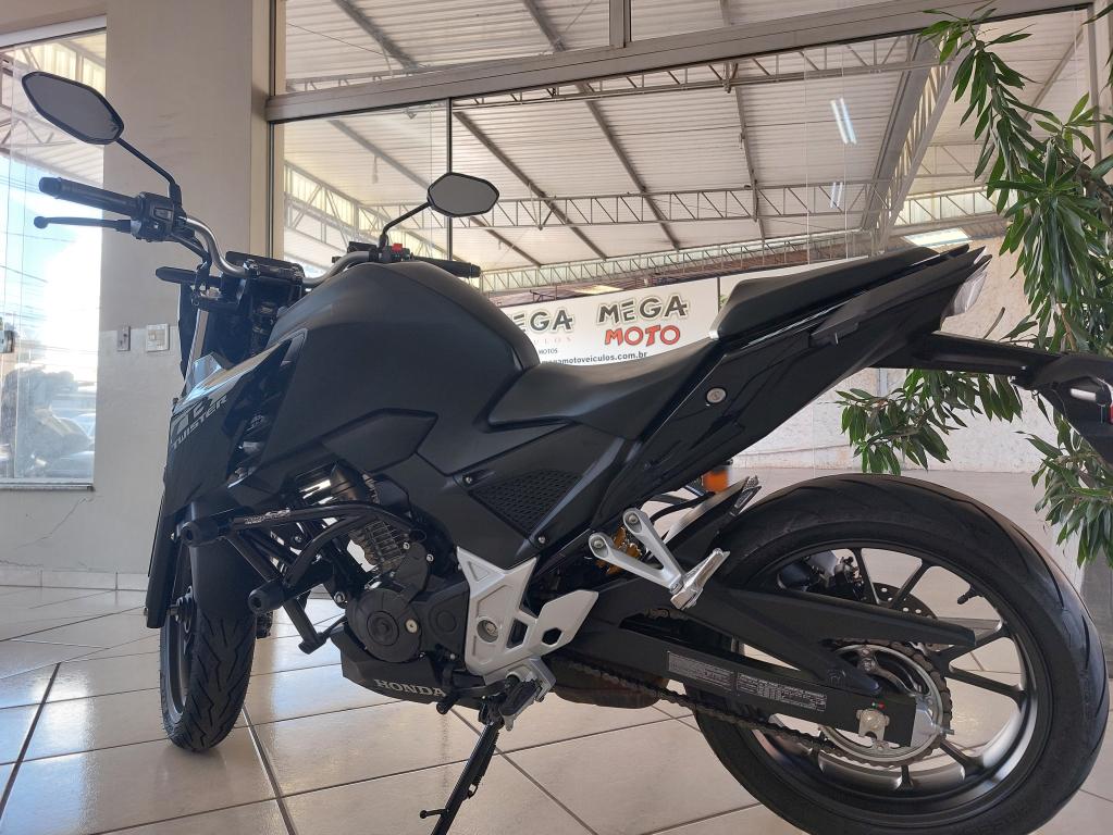 HONDA CB 300 F Twister - Foto