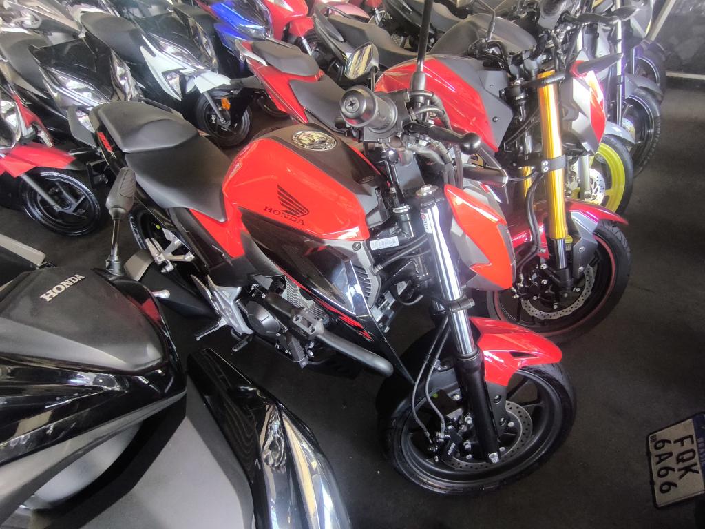 HONDA CB 300 F Twister - Foto