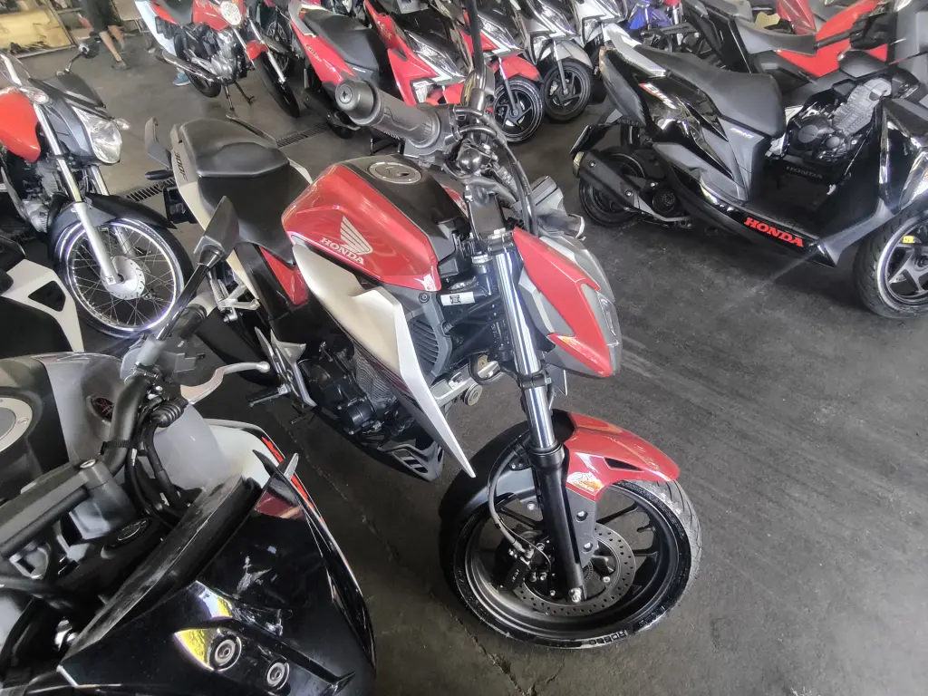 HONDA CB 300 F Twister - Foto