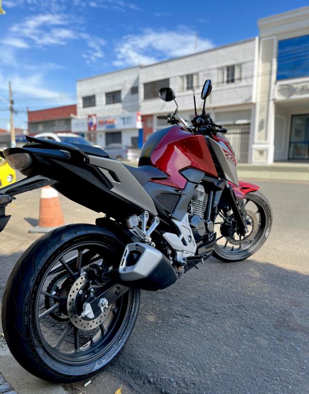 HONDA CB 300 F Twister