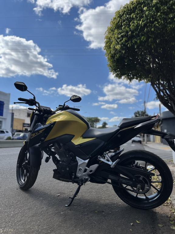 HONDA CB 300 F Twister - Foto