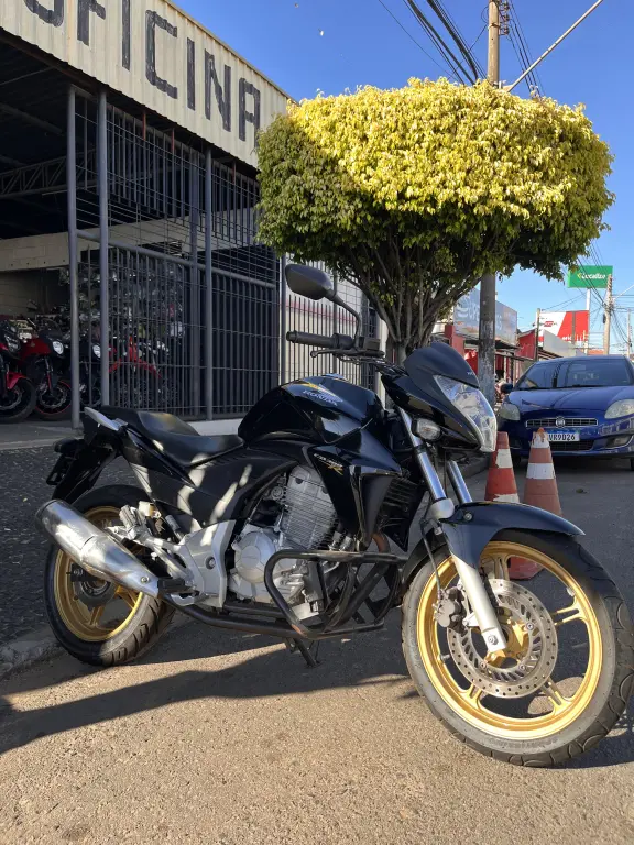 HONDA CB 300 R - Foto