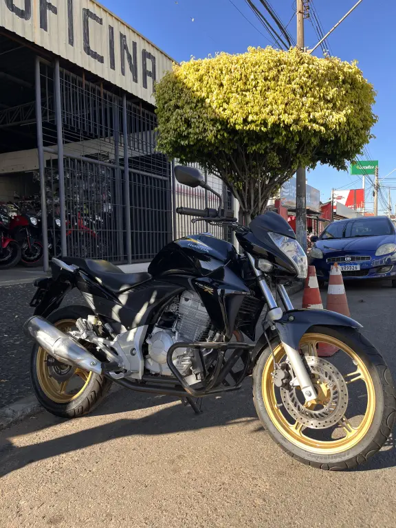 HONDA CB 300 R - Foto
